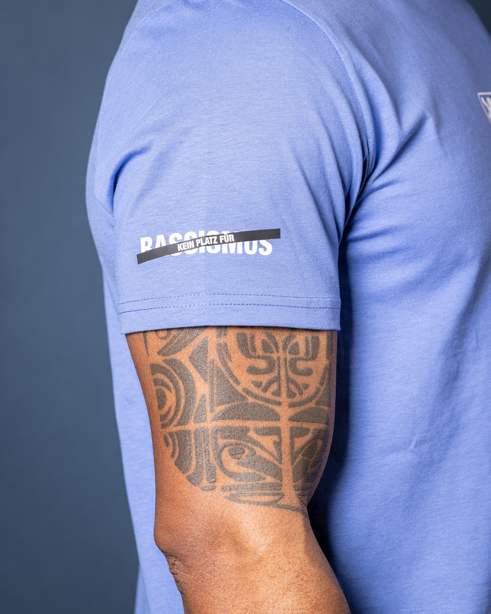 T-Shirt "Blau gegen Rassimus"